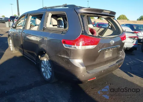 2011 Toyota Sienna Limited V6 z USA, uszkodzony, nr VIN 5TDYK3DC6BS080178